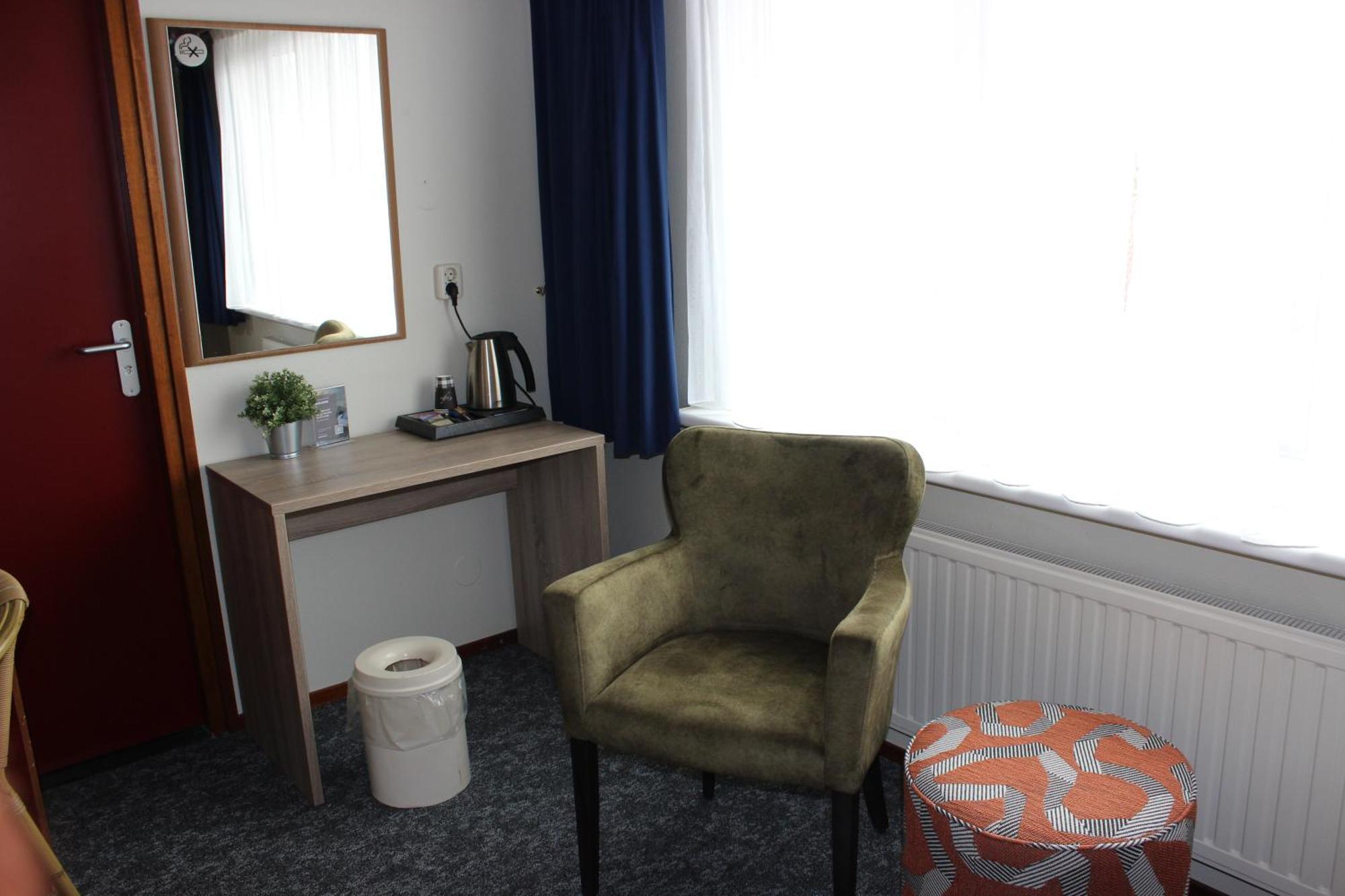 Hotel "De Klok" Buren  Eksteriør billede